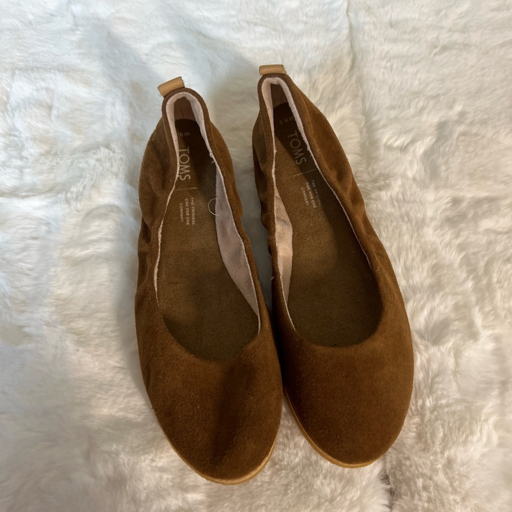 TOMS brown flats size 8.5,fit like a size 8.